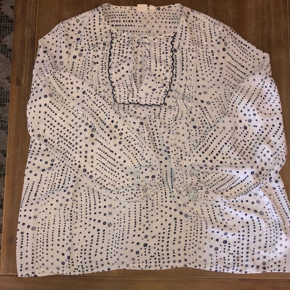 GAP blouse. Size M. White and black